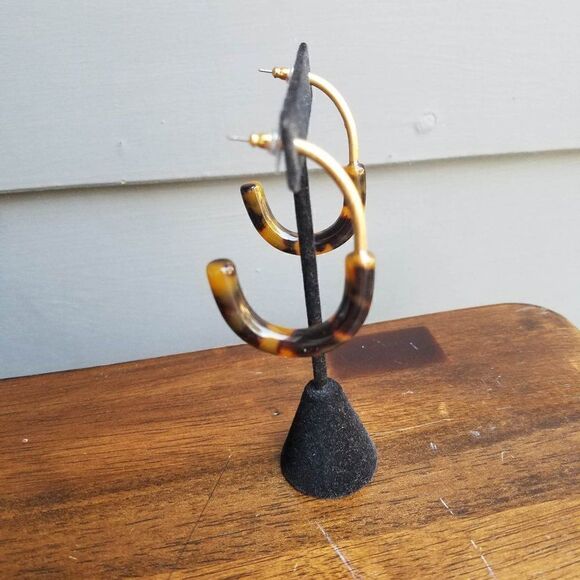 NWT J Crew Gold Tone Tortoise 1/2 Hoop Stud Earrings - Picture 6 of 7